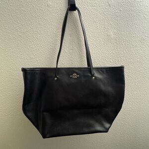 Elegant Black Coach Crossgrain Leather Taxi Zip Tote Bag